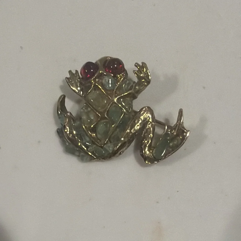 Vtg Swoboda Frog Brooch Pin Jade Chip Body Garnet Eyes Marked SWO, Inc RARE‎
